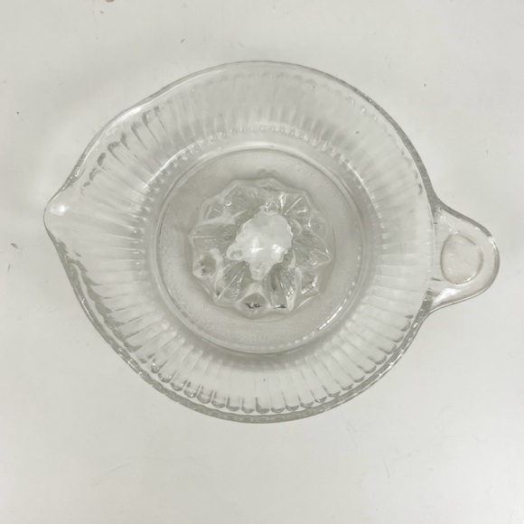 Vintage Hand Citrus Juicer Reamer Heavy Ribbed Clear Glass with Tab Handle - Picture 10 of 11